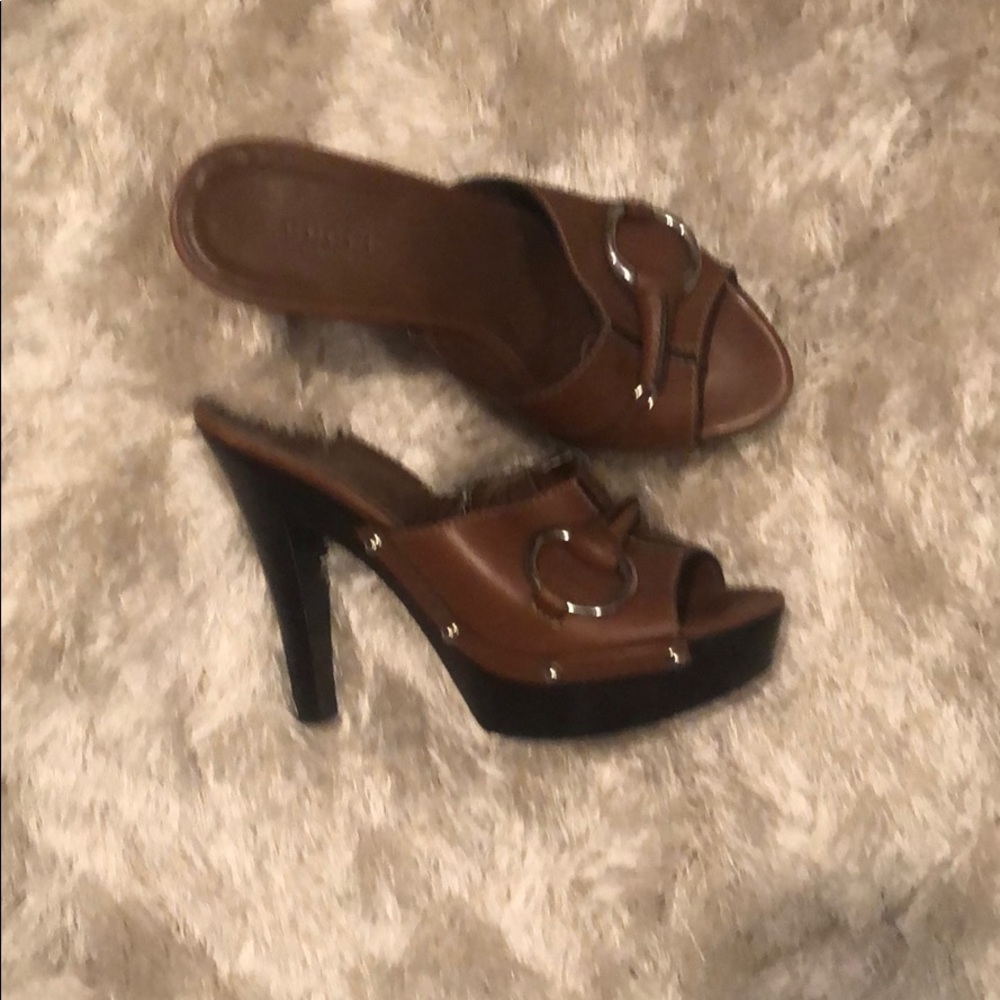 Brown leather Gucci heels